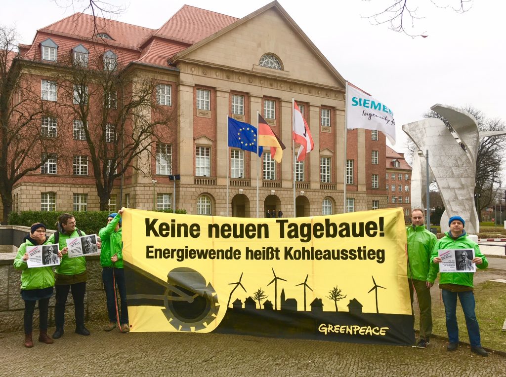 Völlig falsche Signale – Protest vor Siemens